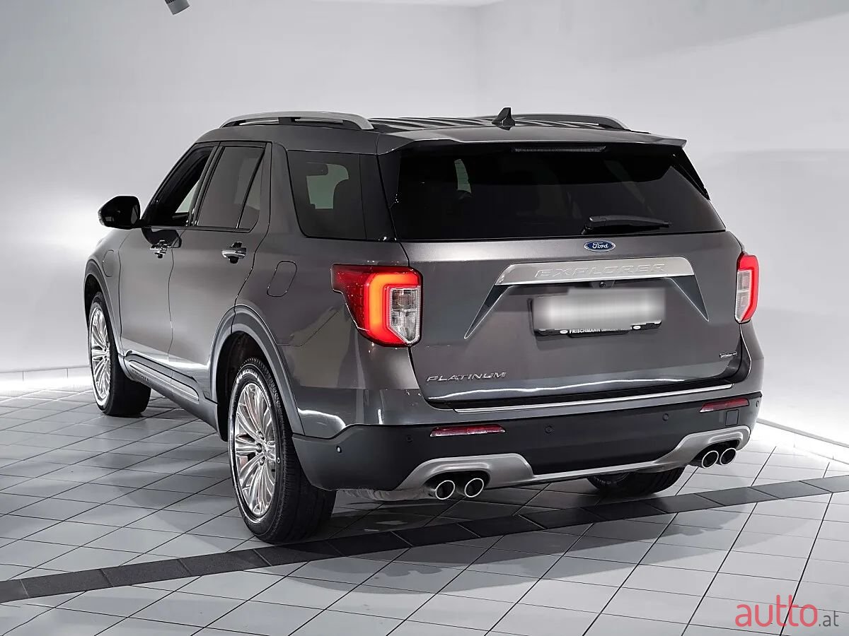 2021' Ford Explorer photo #4