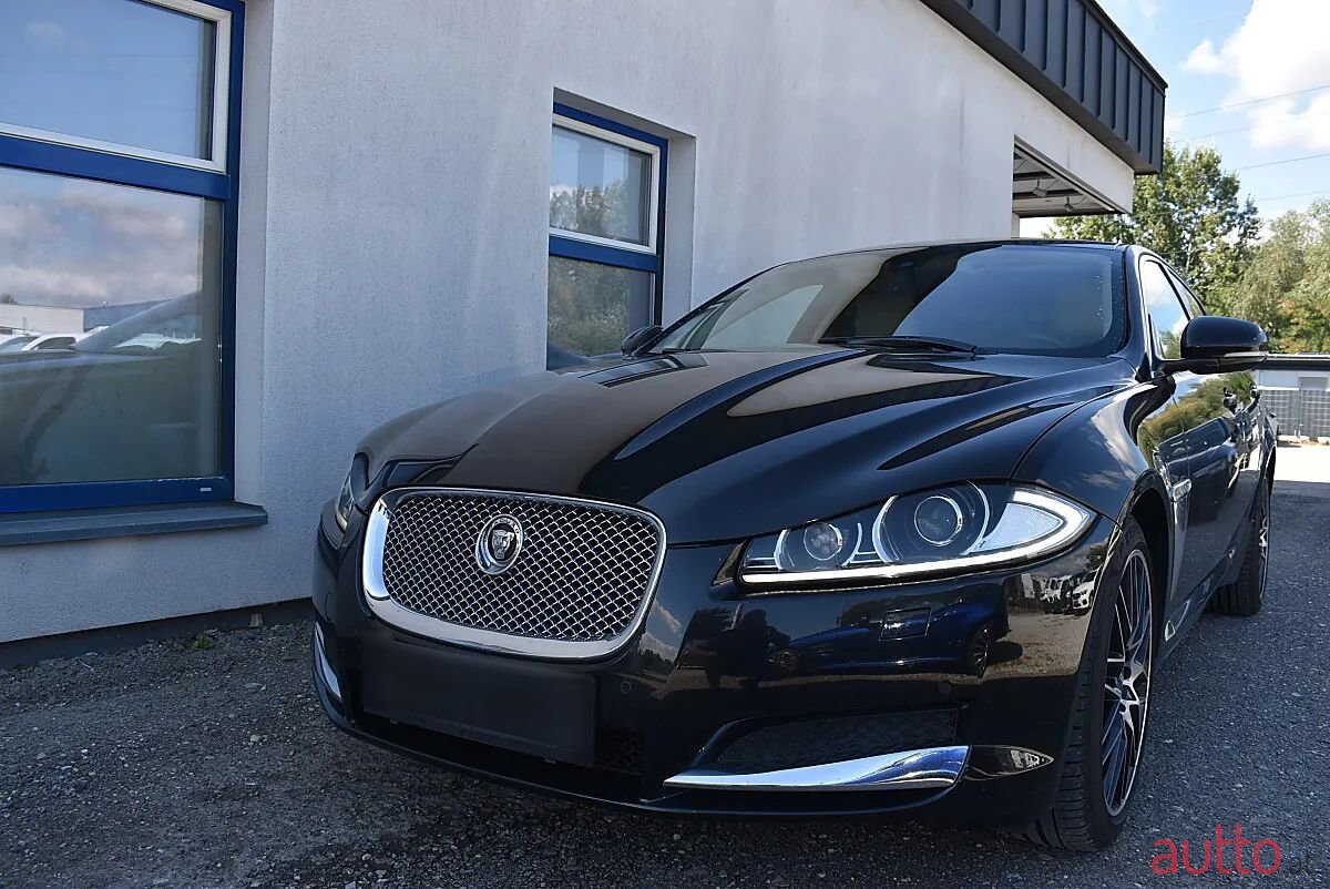 2013' Jaguar XF photo #1