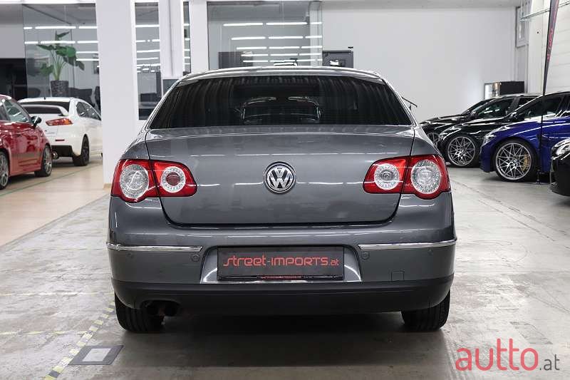 2005' Volkswagen Passat photo #3