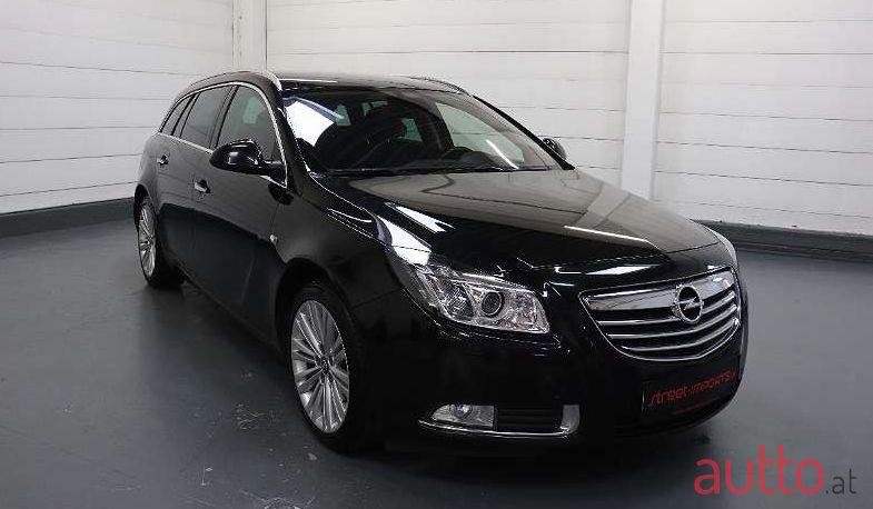 2011' Opel Insignia photo #1