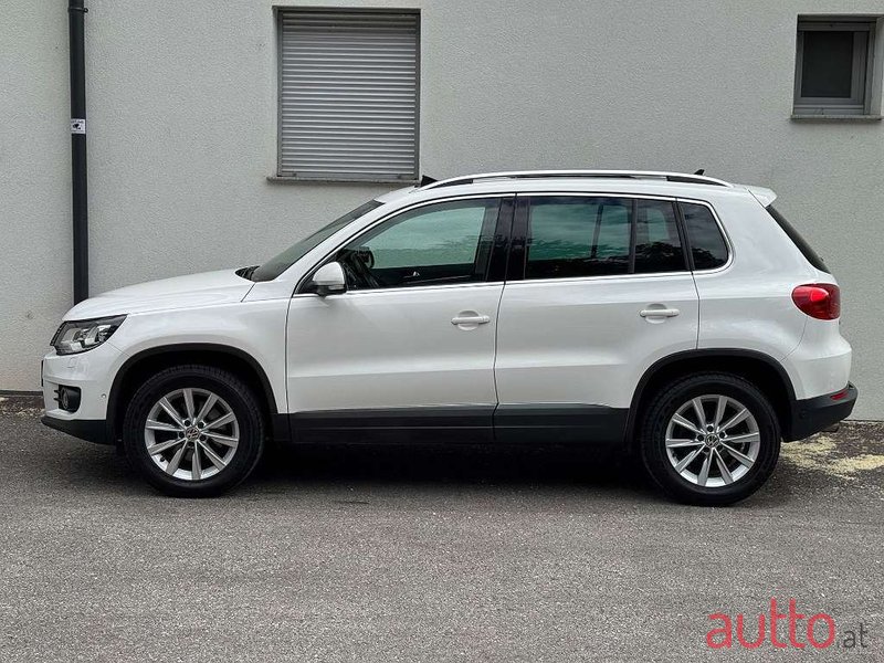 2011' Volkswagen Tiguan photo #3