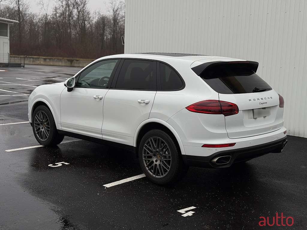 2017' Porsche Cayenne photo #5