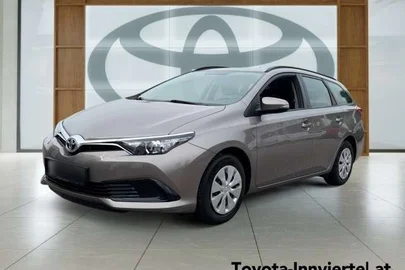 2016' Toyota Auris