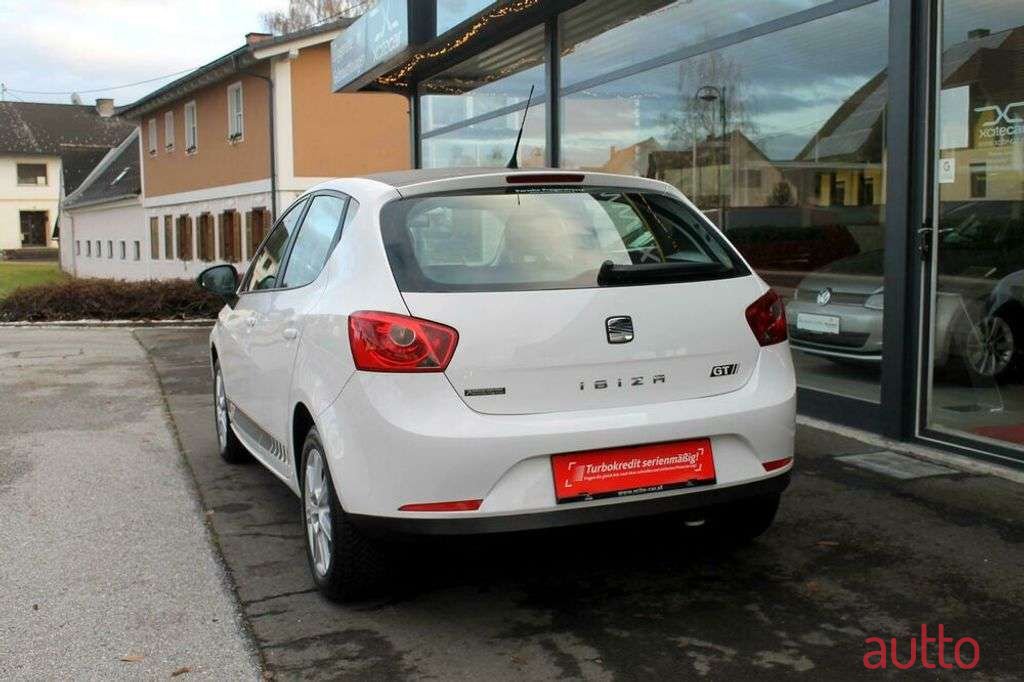 2011' SEAT Ibiza photo #3