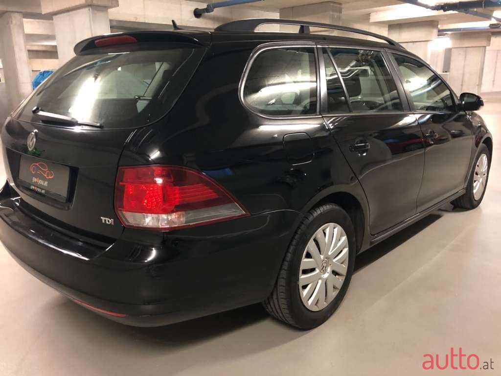 2012' Volkswagen Golf photo #5