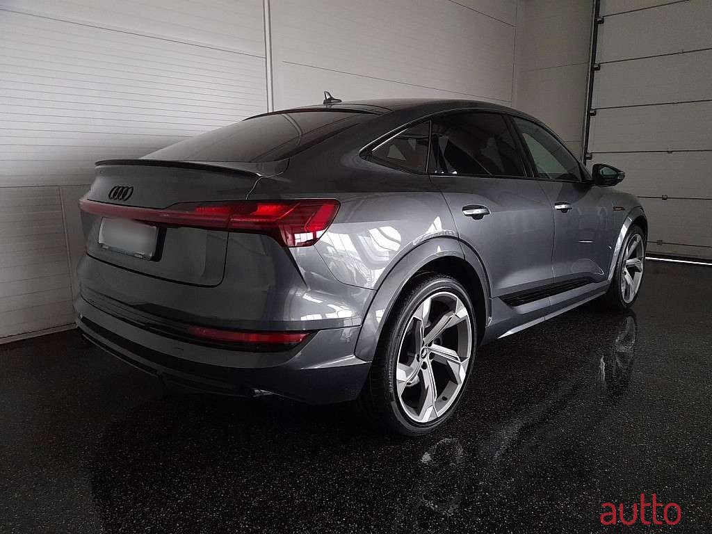 2022' Audi e-tron photo #2