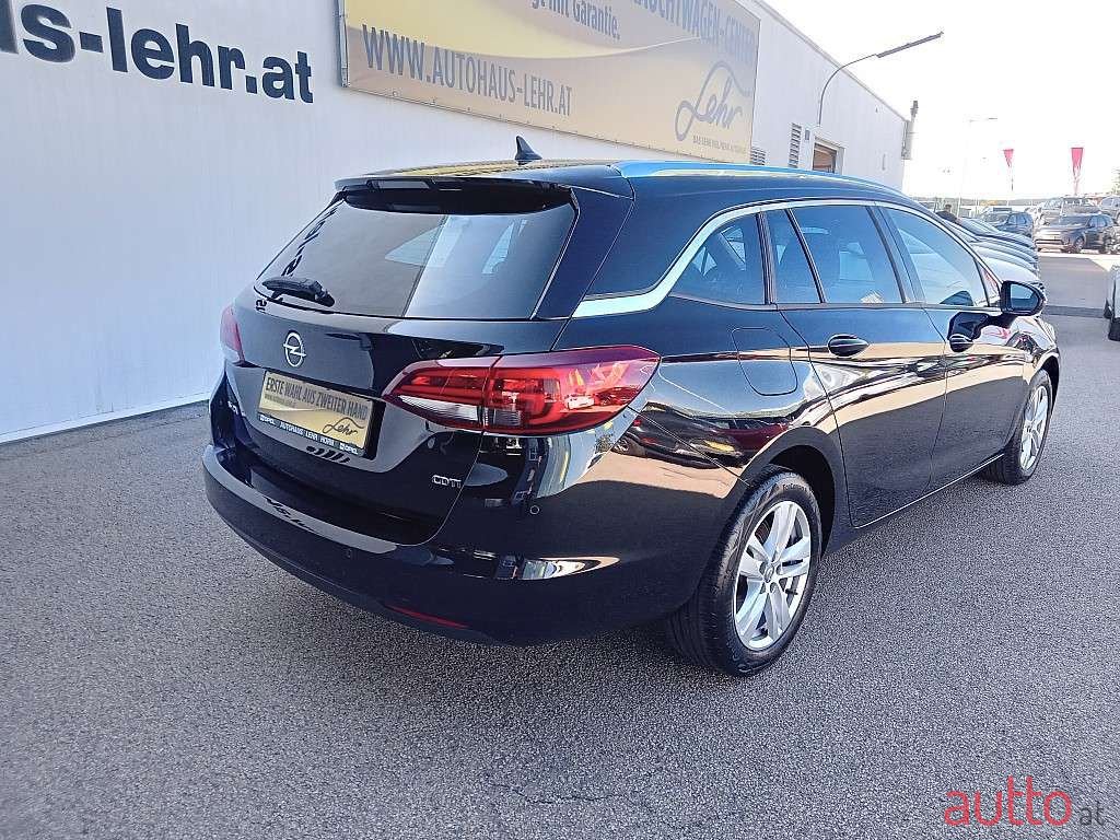 2018' Opel Astra photo #2