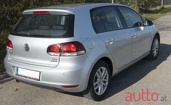 2011' Volkswagen Golf photo #1