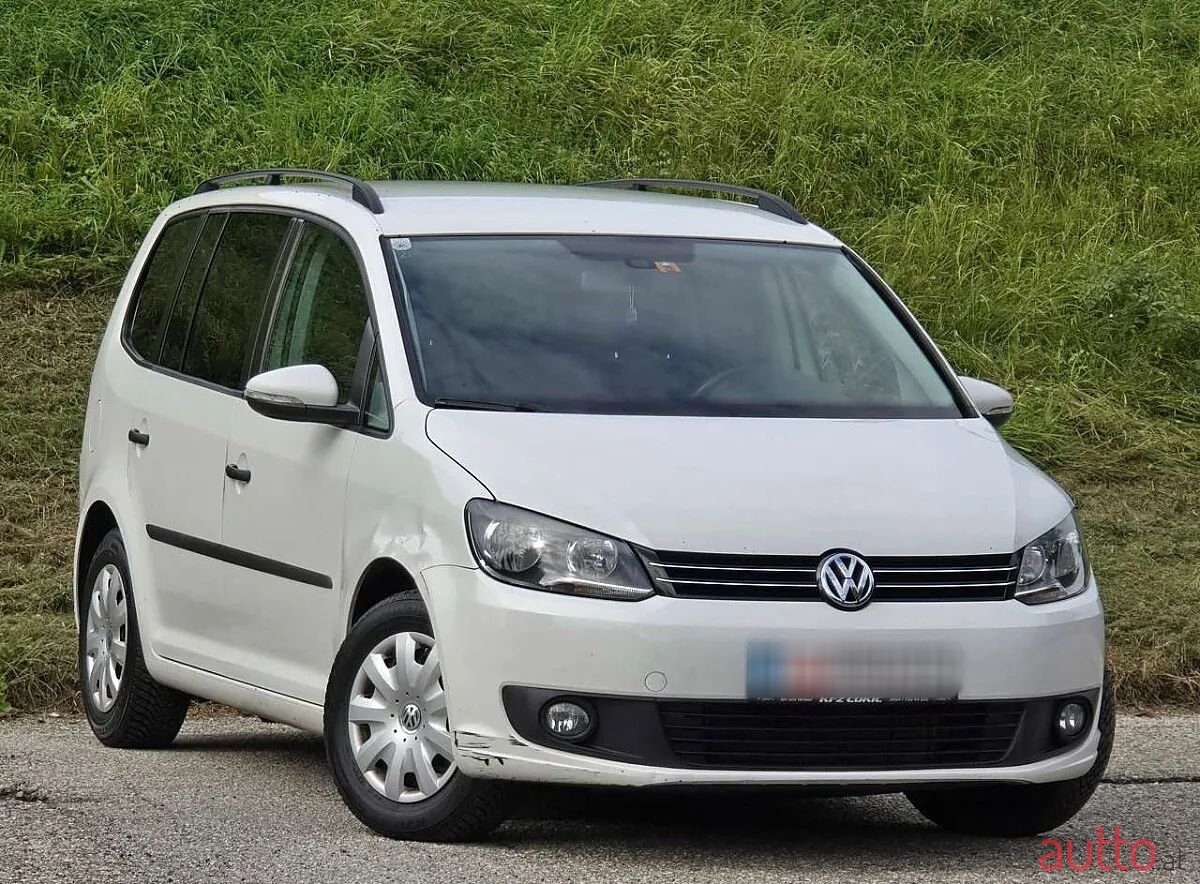 2013' Volkswagen Touran photo #2