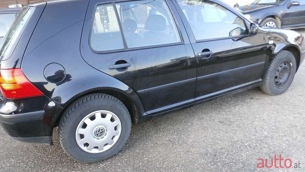 2001' Volkswagen Golf photo #1