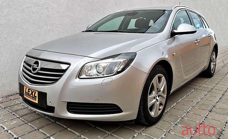 2010' Opel Insignia photo #2