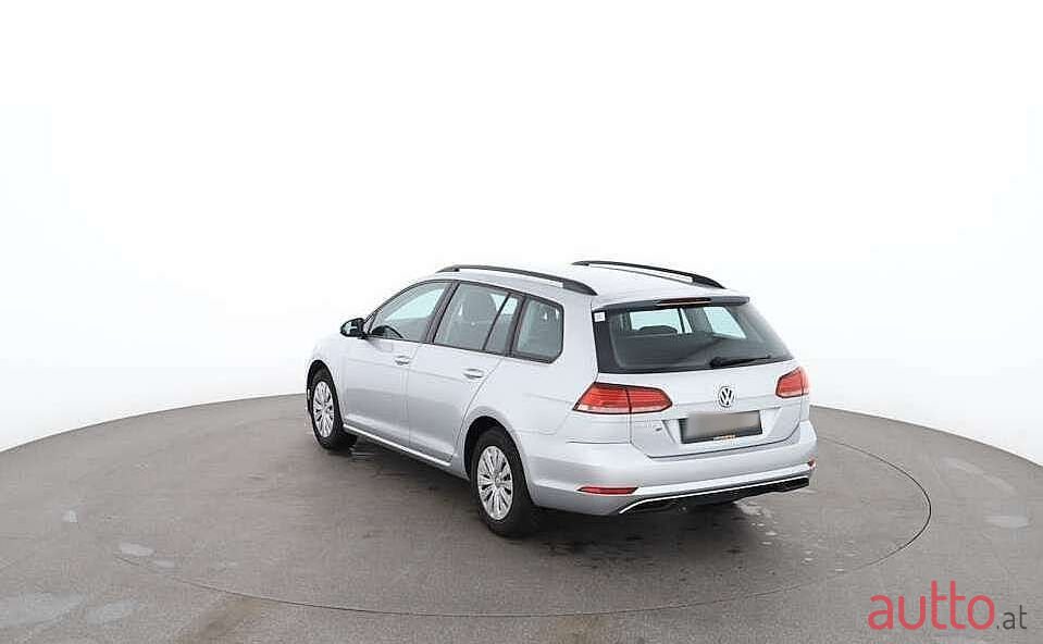 2019' Volkswagen Golf photo #4