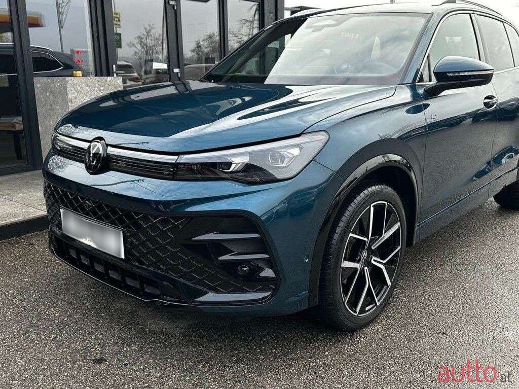 2024' Volkswagen Tiguan photo #6