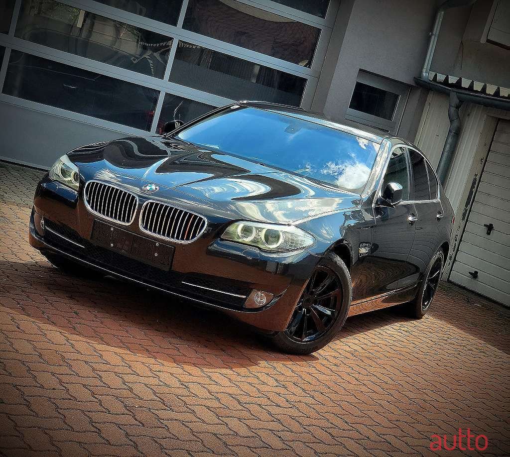 2011' BMW 5Er-Reihe photo #2