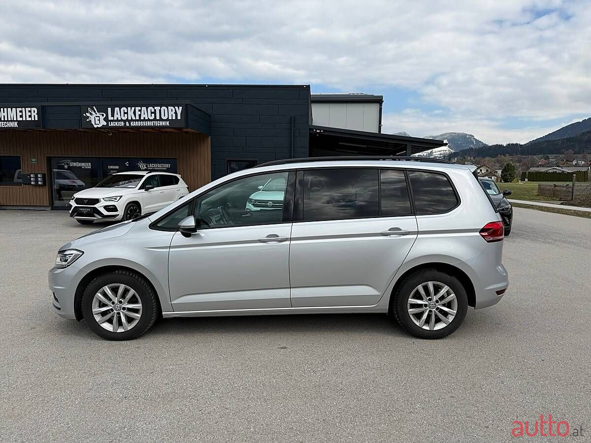 2019' Volkswagen Touran photo #4