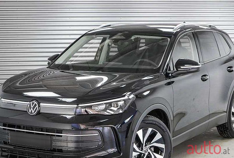 2024' Volkswagen Tiguan photo #2