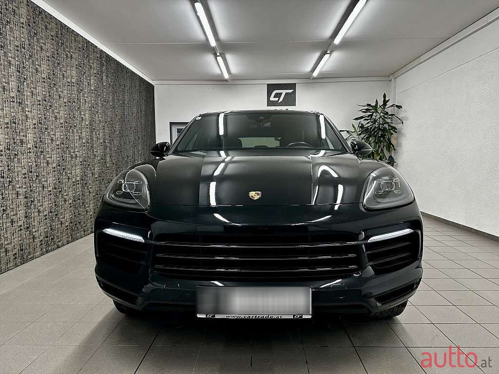 2020' Porsche Cayenne photo #3