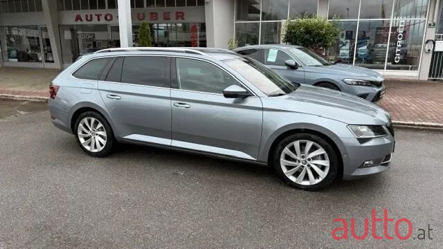 2017' Skoda Superb photo #5
