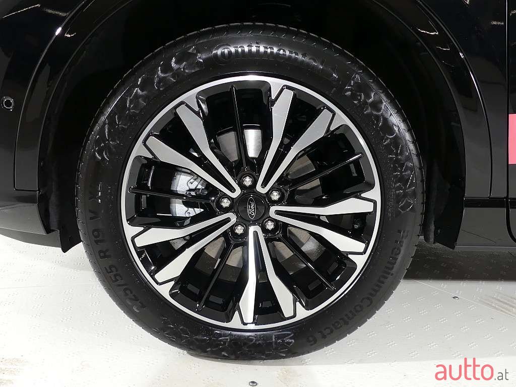 2023' Ford Kuga photo #3