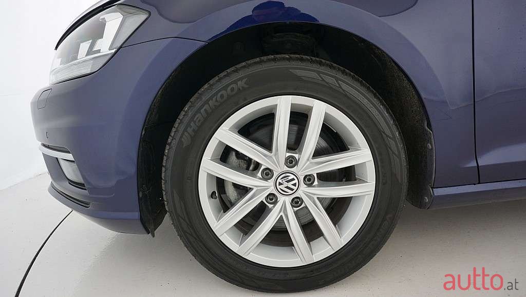 2018' Volkswagen Golf photo #4