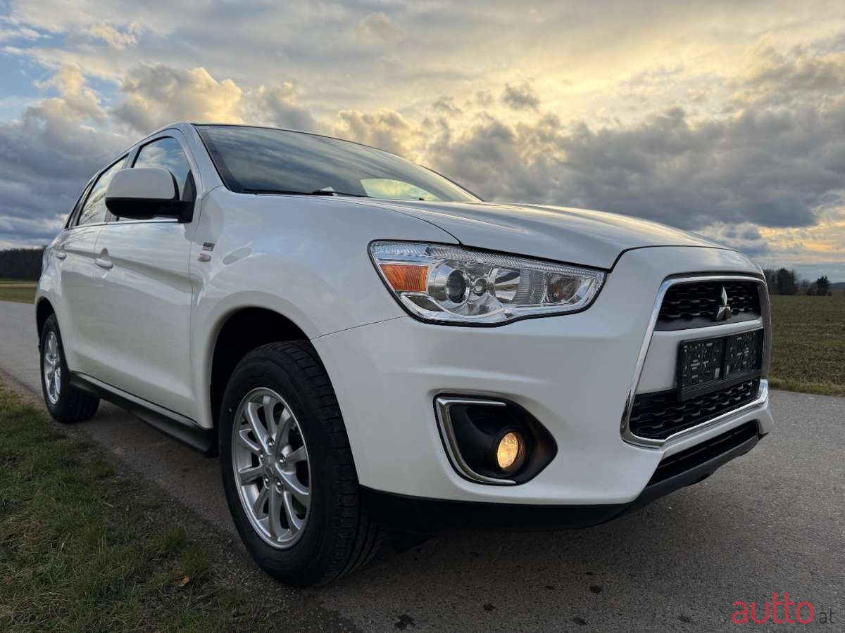 2013' Mitsubishi ASX photo #4