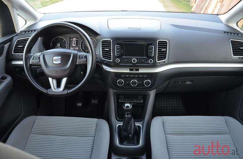 2014' SEAT Alhambra photo #3