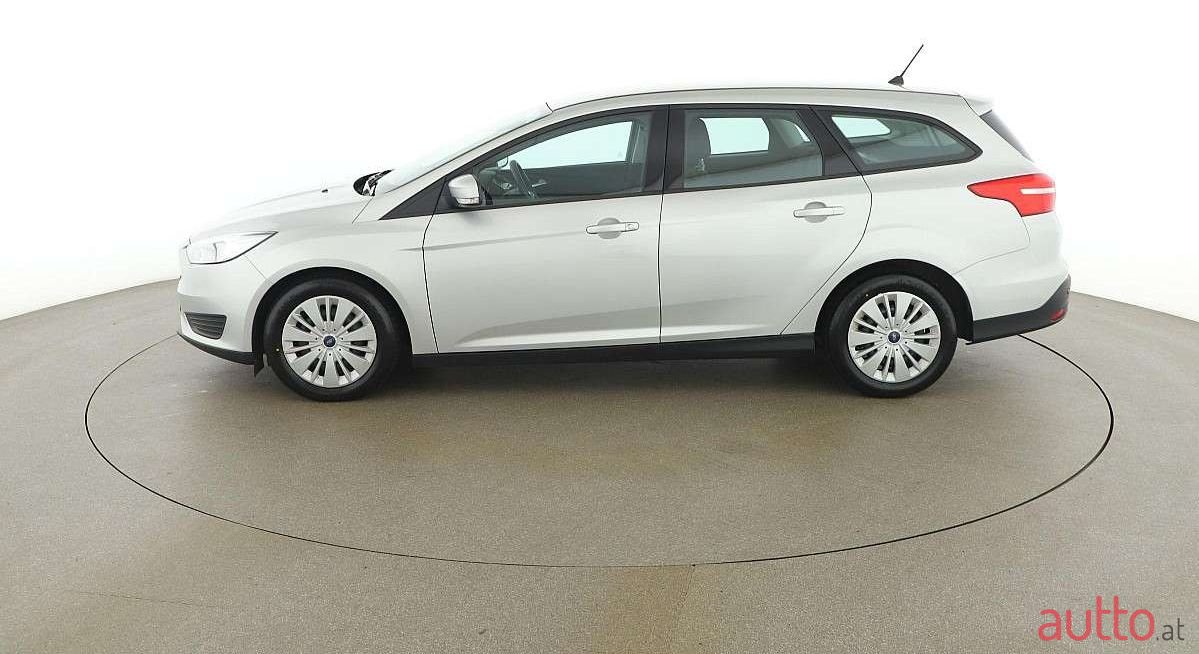 2017' Ford Focus photo #2