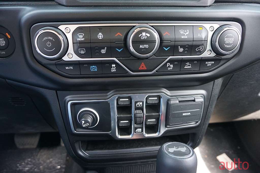 2023' Jeep Wrangler photo #6