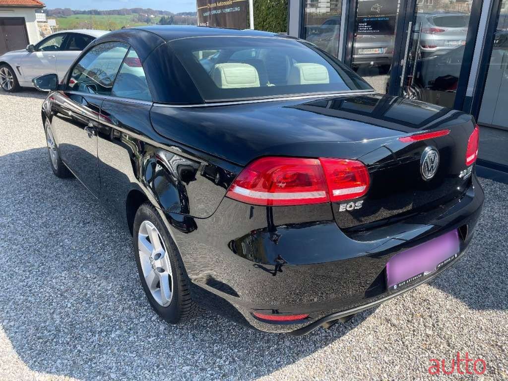 2011' Volkswagen Eos photo #6