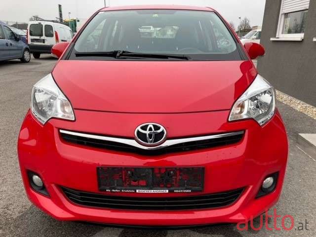 2011' Toyota Verso photo #2