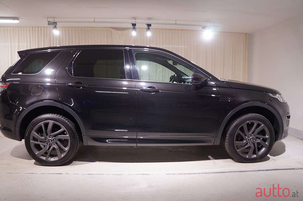 2017' Land Rover Discovery Sport photo #5