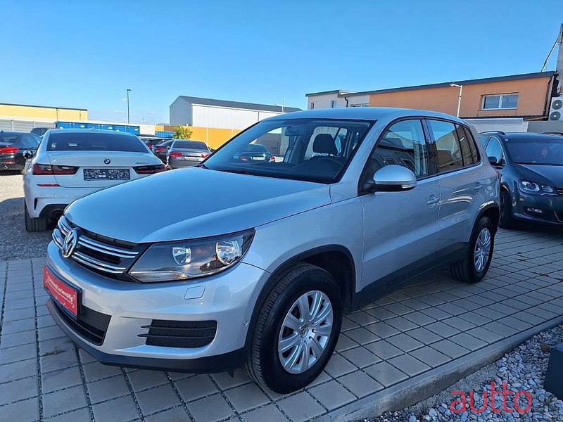 2012' Volkswagen Tiguan photo #3