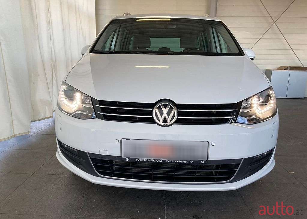 2016' Volkswagen Sharan photo #2