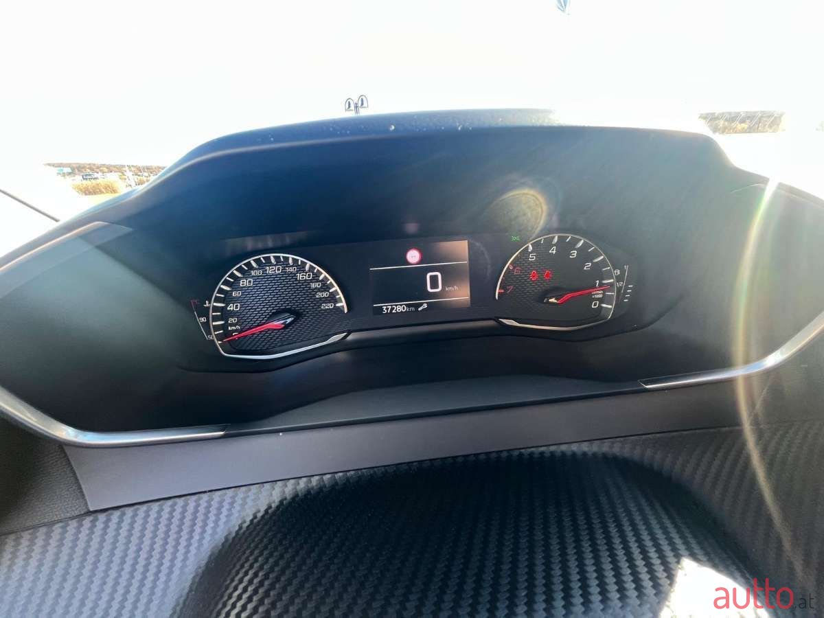 2022' Peugeot 208 photo #6