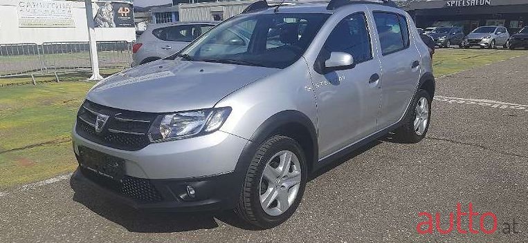 2013' Dacia Sandero photo #1