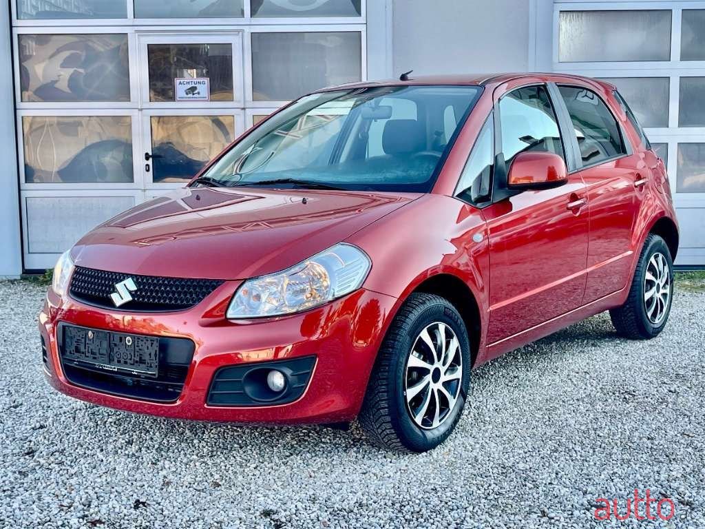 2012' Suzuki SX4 photo #2