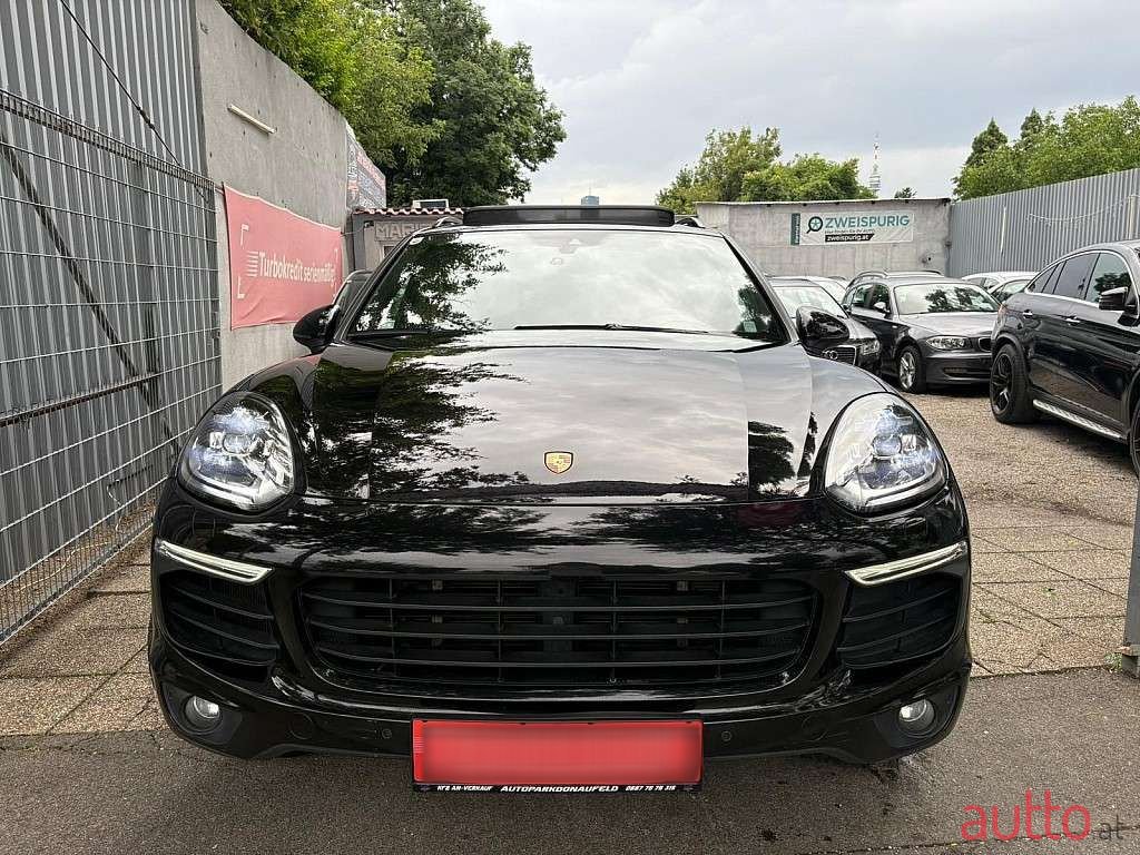 2017' Porsche Cayenne photo #2