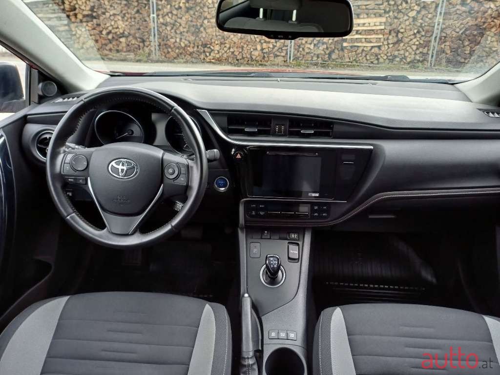 2016' Toyota Auris photo #2