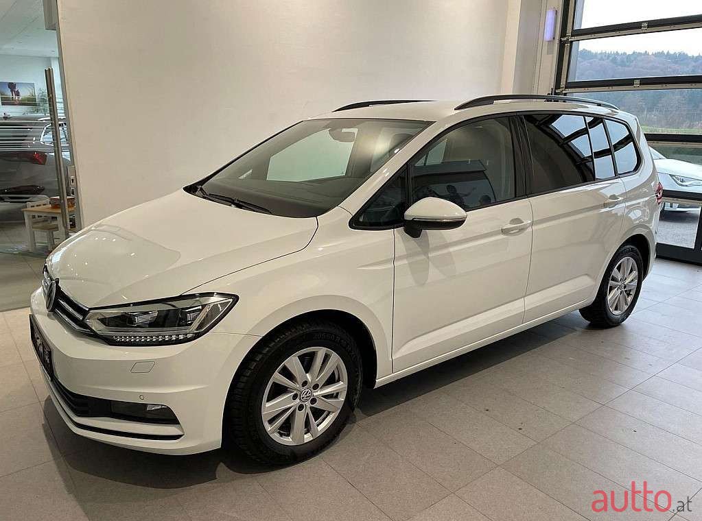 2020' Volkswagen Touran photo #1