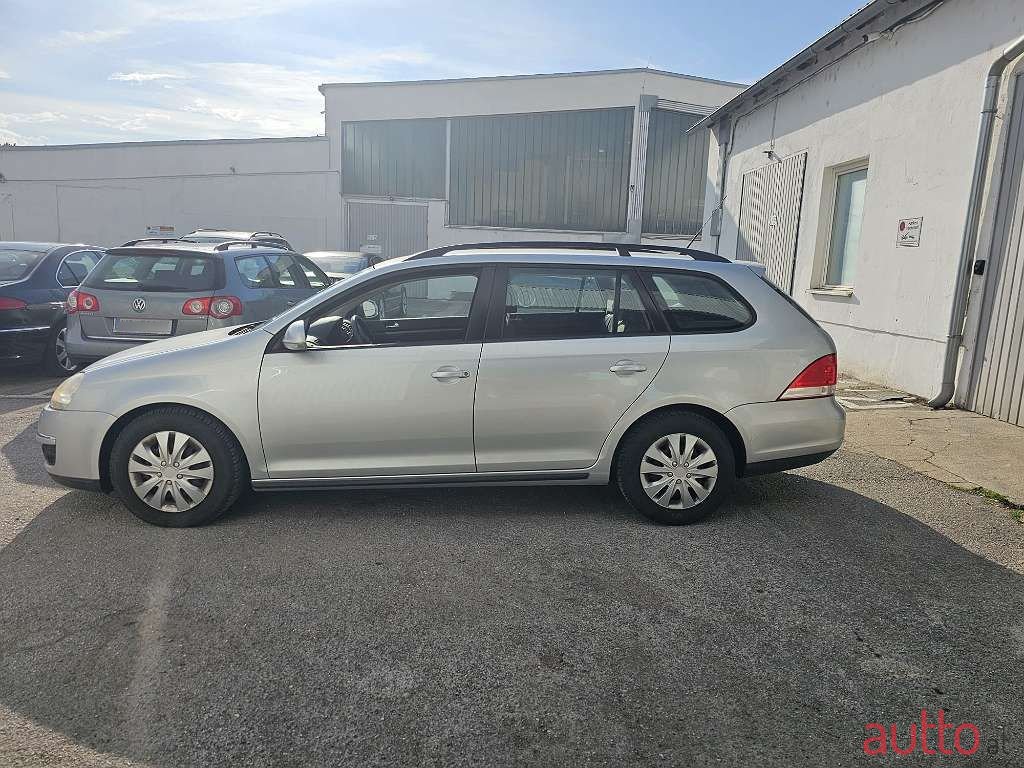 2009' Volkswagen Golf photo #3