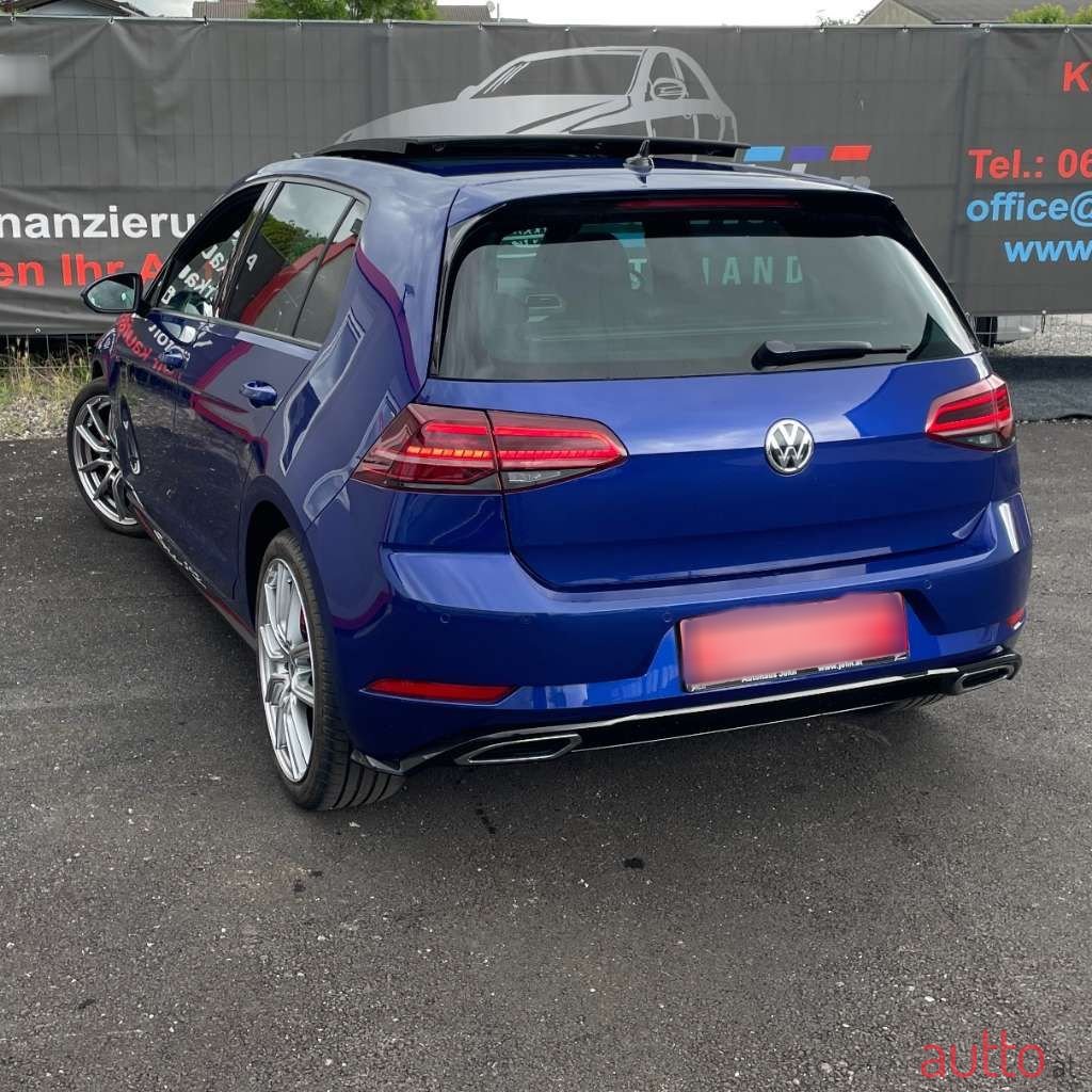 2017' Volkswagen Golf photo #2