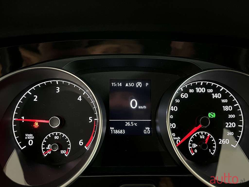 2019' Volkswagen Touran photo #5