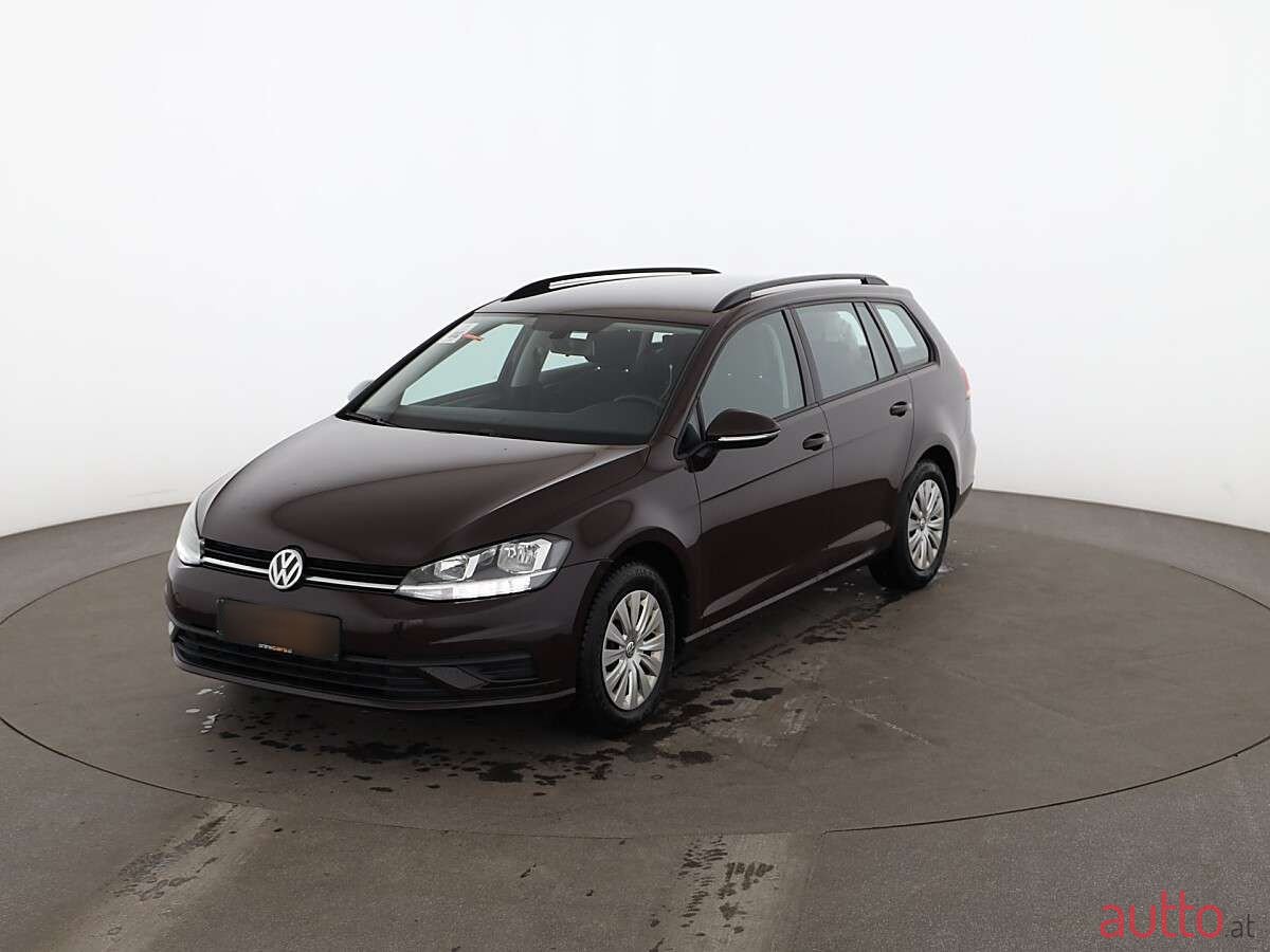 2017' Volkswagen Golf photo #1