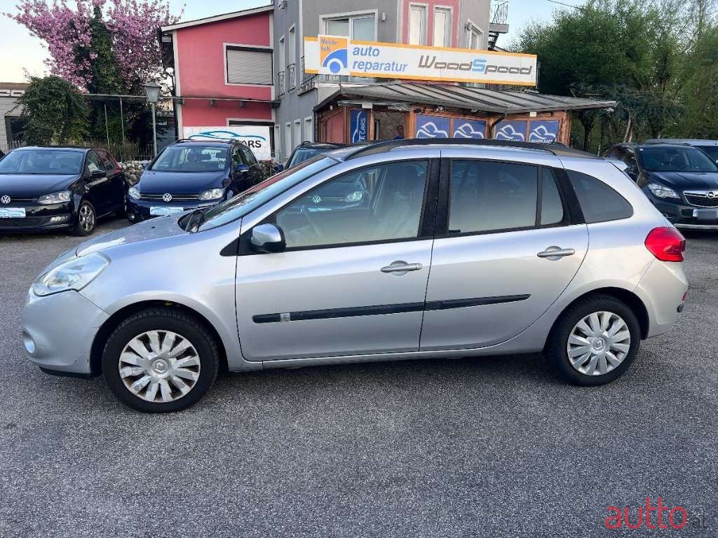 2011' Renault Clio photo #4