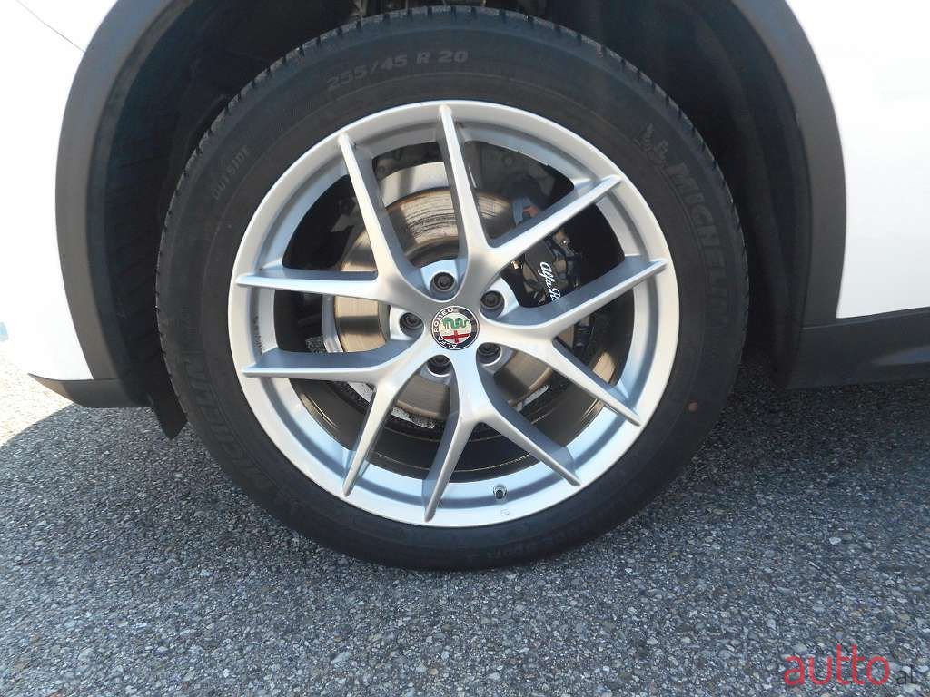 2020' Alfa Romeo Stelvio photo #6