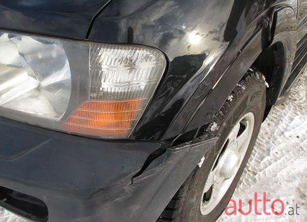 2001' Mitsubishi Pajero photo #2