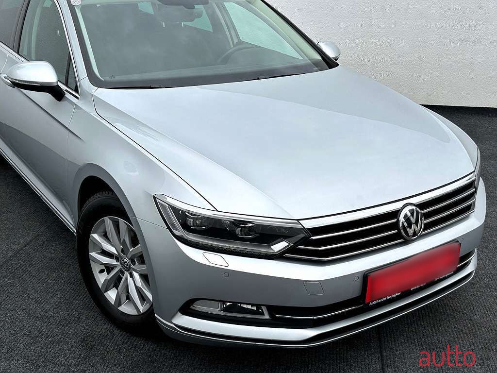 2019' Volkswagen Passat photo #2