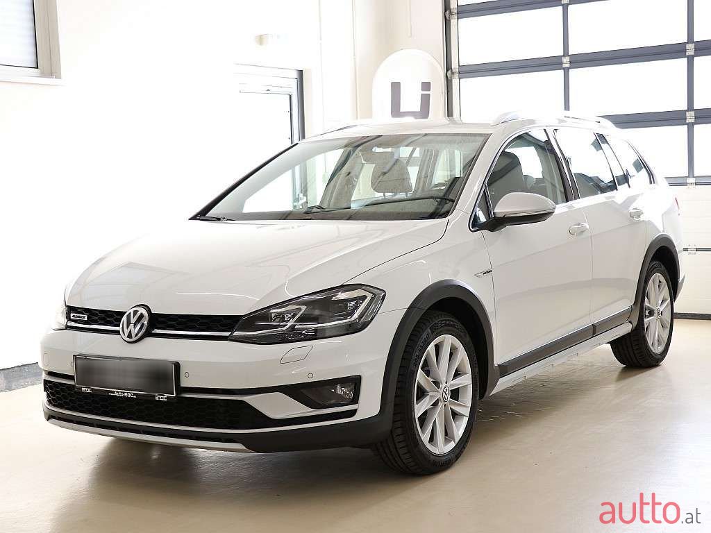 2018' Volkswagen Golf photo #5