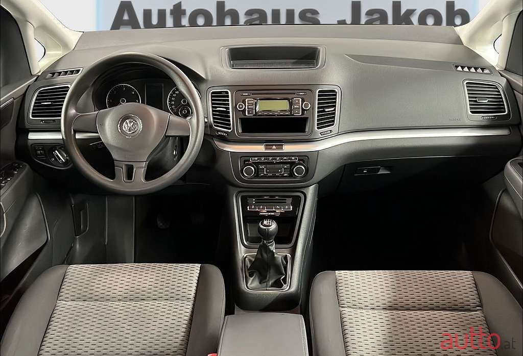 2012' Volkswagen Sharan photo #5