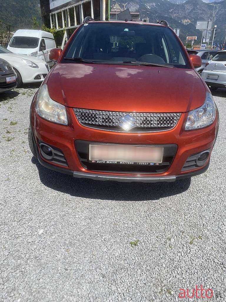 2010' Suzuki SX4 photo #2